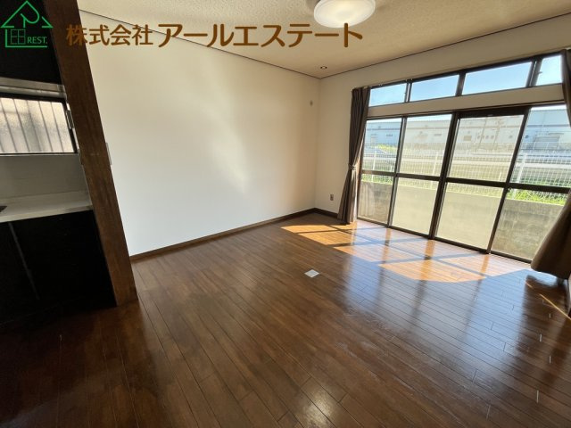 加古川市東神吉町天下原　　中古戸建の居間・リビング