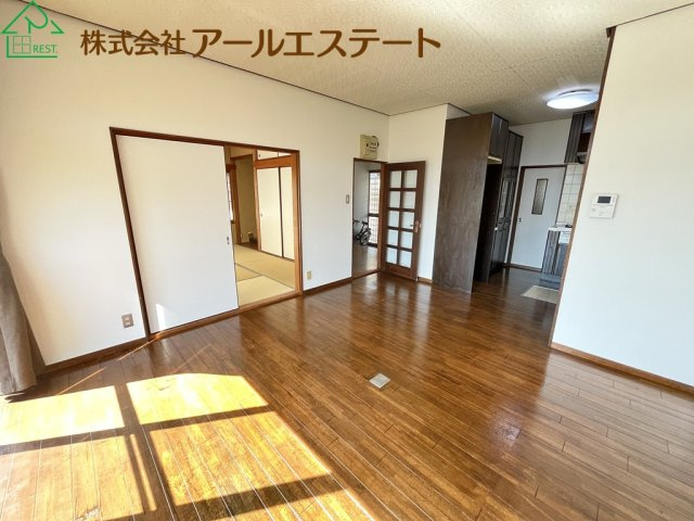 加古川市東神吉町天下原　　中古戸建の居間・リビング