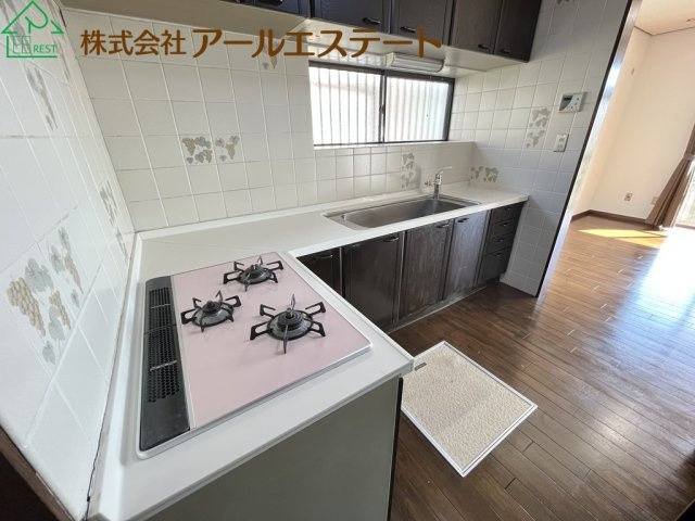 加古川市東神吉町天下原　　中古戸建のキッチン