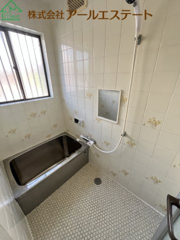 加古川市東神吉町天下原　　中古戸建の浴室