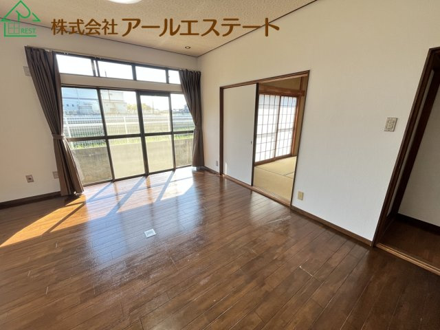 加古川市東神吉町天下原　　中古戸建の居間・リビング