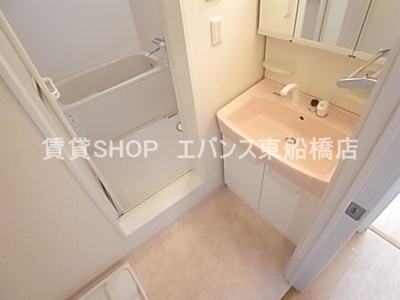 【独立洗面台】 | ステラート | 独立洗面台、小物を置くことができて便利です