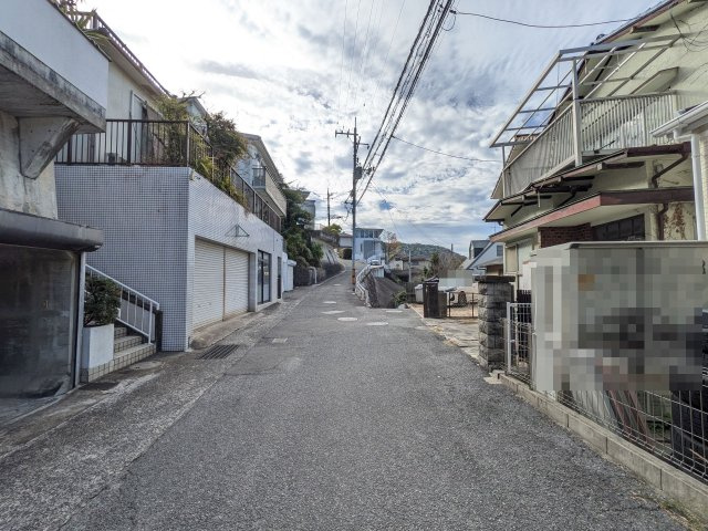 【前面道路含む現地写真】