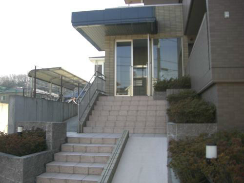 レージュ藤塚のエントランス