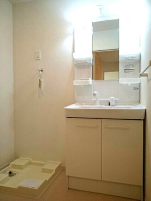 【洗面所】 | クラールプレディエＢ | 明るい洗面所です