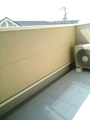 【バルコニー】 | クラールプレディエＢ | 外からの目が気にならないバルコニーで洗濯物が干せます