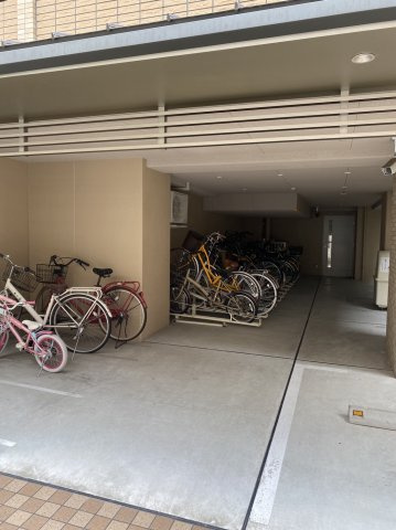 ルーシア京都烏丸御池の駐輪場