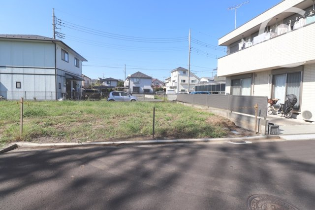 【前面道路含む現地写真】 | 立川市西砂町2丁目　売地　全2区画　A号区 | 前面道路：公道