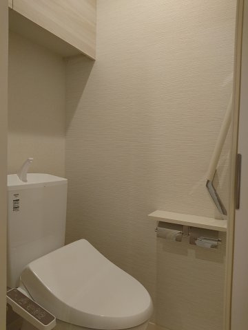 セルディーナ松波のトイレ|温水洗浄便座・収納棚付き