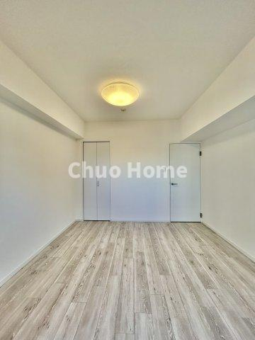 シースペース堀切の寝室|【寝室】心と体をゆったりと安らげる主寝室。寝室のゆとりが大きい分だけ、暮らしの安らぎは深まります。一日の疲れを癒すだけでなく、ご夫婦の親密な語らいを紡ぎ出します