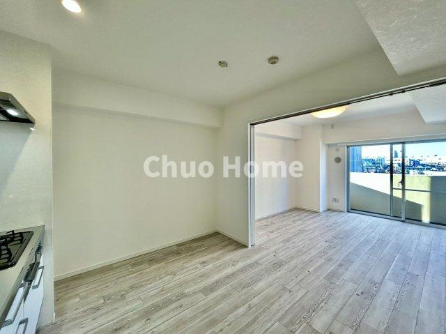 シースペース堀切の居間・リビング|【リビングダイニング】一日の中で多くの時間を過すことになるリビングダイニングだからこそ、いつも穏やかな空間であることが必然。爽やかな通風と採光を存分に感じる事が出来る空間です。