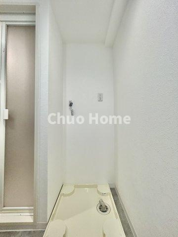 シースペース堀切のランドリースペース|【ランドリースペース】担当者がスケールを持ち歩いておりますので、ご見学時には現在お使いの洗濯機などがきちんと収まるかなどもチェックして下さい。見学前に測っておくと非常に便利だと思います。