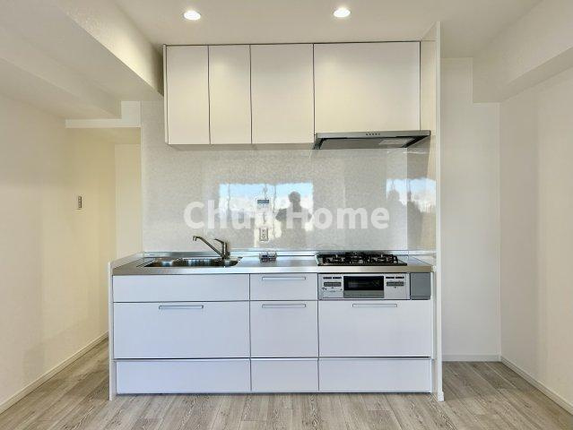 シースペース堀切のキッチン|ワイドで収納豊富なシステムキッチン