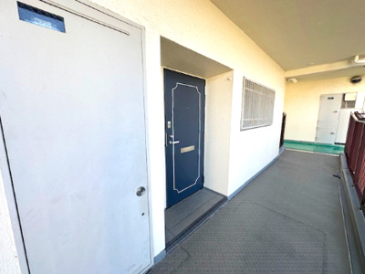 【その他共用部分】 | オリーブハイツ相川一号棟 | 来客時に便利なＴＶモニター付インターホンを採用。訪問者を確認してから会話することができ、快適な暮らしを守ってくれます！