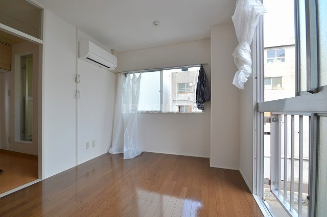 立町中村ビルの洋室