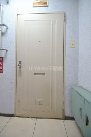 立町中村ビルの玄関