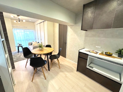 【居間・リビング】 | 新北野第2コーポ 西棟 | 暮らしのイメージ膨らむ、インテリアコーディネート実施中！※家具・照明・小物等は販売価格に含まれません。