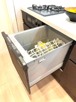 【キッチン】 | 新北野第2コーポ 西棟 | 使いやすいビルトイン食洗機付きで、食後の洗い物はおまかせ！家事の負担も軽減してくれます。