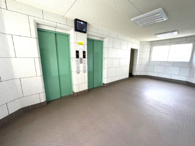 【その他共用部分】 | 新北野第2コーポ 西棟 | エレベーターは2基あるので、待ち時間も少なく、スムーズな移動が叶います！