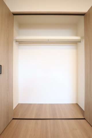 リベール加古川シティＷＥＳＴ弐番館の収納|約6.0帖の洋室についているクローゼットです。