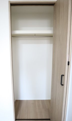 リベール加古川シティＷＥＳＴ弐番館の収納|約5.0帖の洋室についているクローゼットです。