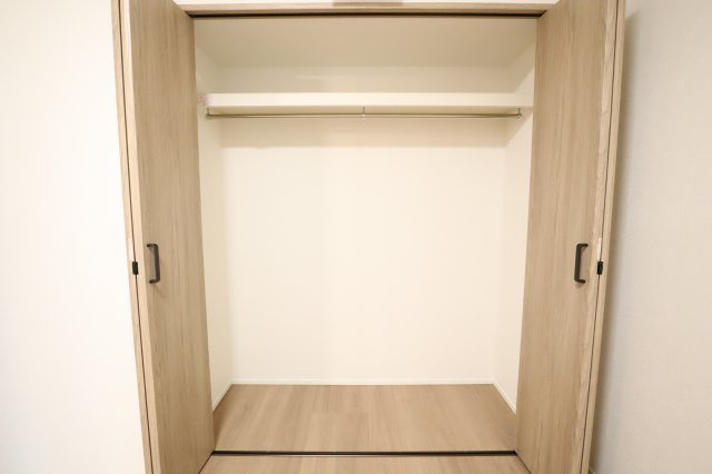 リベール加古川シティＷＥＳＴ弐番館の収納|約5.1帖の洋室についているクローゼットです。