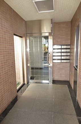 目白台ビルのロビー