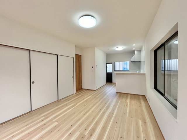 高知市石立町　中古戸建ての居間・リビング