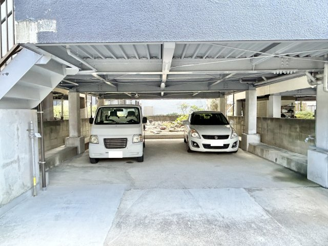 高知市石立町　中古戸建ての駐車場