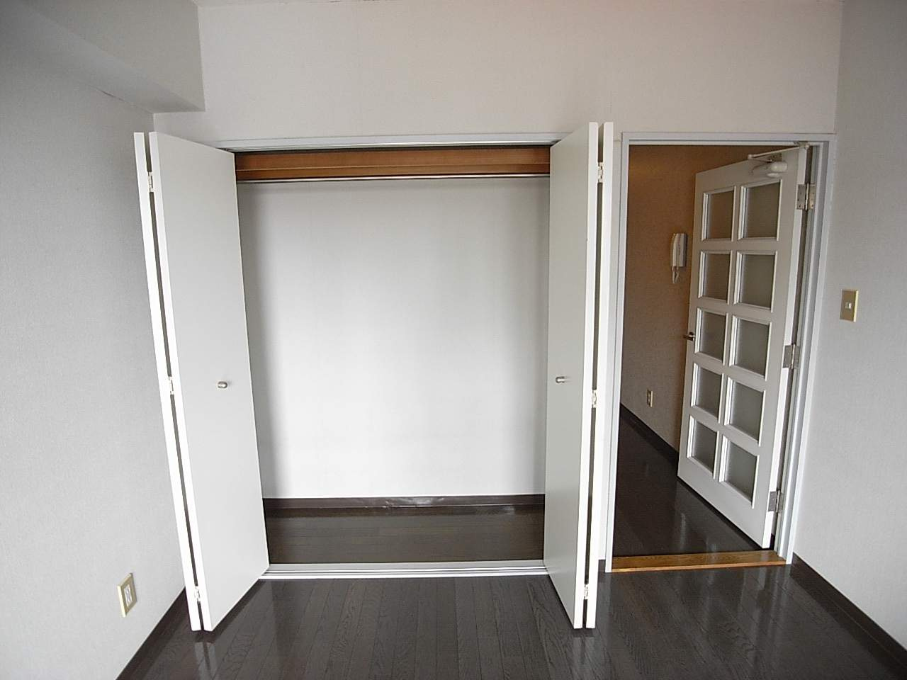 協栄マンションOYAMAの収納|6帖洋室（同間取りの406号室のお写真です）