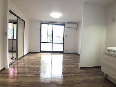 アメニティハイツ十市 B棟の居間・リビング