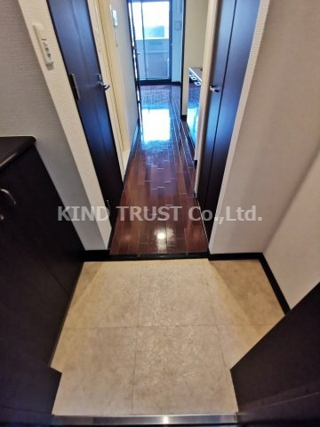 ライジングコート梅田サンライズの玄関