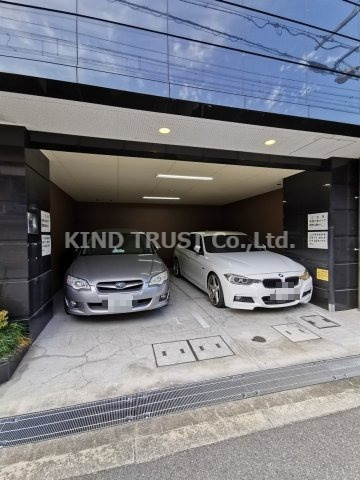 ライジングコート梅田サンライズの駐車場