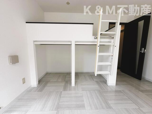 ボヌールの寝室|広くて明るい寝室