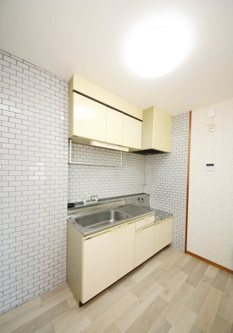サンシャイン藤のキッチン|別部屋同間取りのお写真となります。参考にご覧くださいませ。