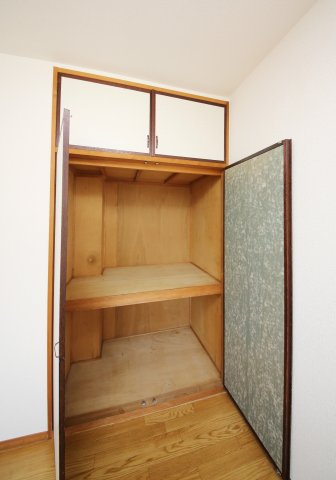 サンシャイン藤の収納|別部屋同間取りのお写真となります。参考にご覧くださいませ。