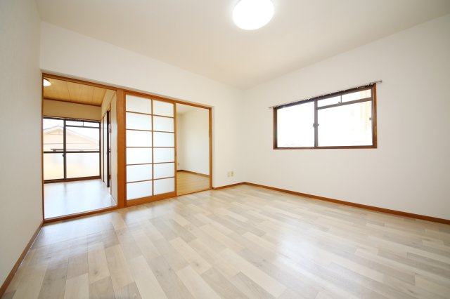 サンシャイン藤の居間・リビング|別部屋同間取りのお写真となります。参考にご覧くださいませ。