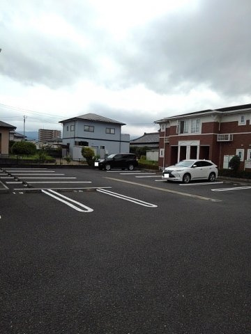 セレーノ　Ａ棟の駐車場