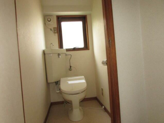 高崎貸家A　リフォーム済　屋上テラス　和室のトイレ