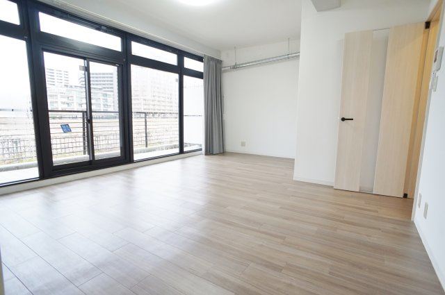 リバーサイド宝塚の居間・リビング