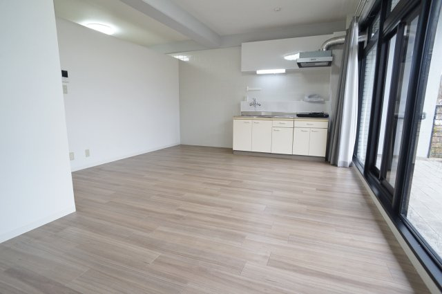 リバーサイド宝塚の居間・リビング