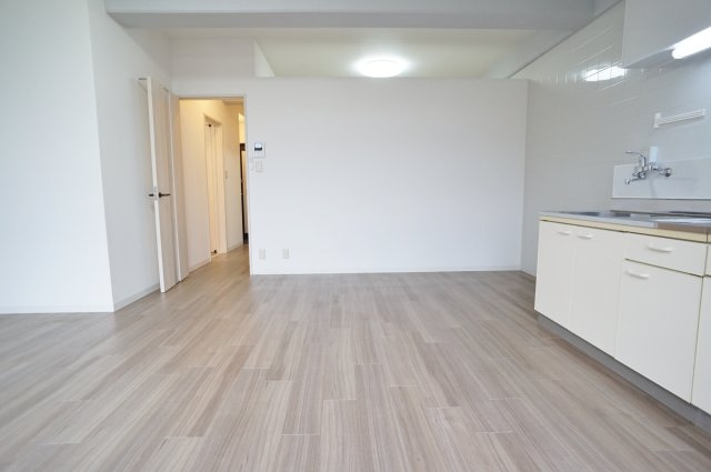 リバーサイド宝塚の居間・リビング