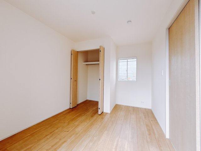 【新築戸建】前橋市六供町3丁目の洋室|■2階洋室｜2階各居室には収納をご用意しています♪常にお部屋を綺麗に保てます！小さなお子様も自然とお片付けができるようになるのでうれしいですよね！