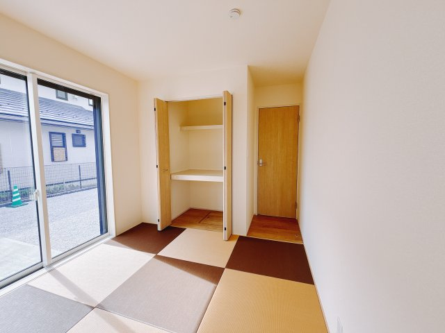 【新築戸建】前橋市六供町3丁目の和室|■1階和室｜和室でしか味わえない畳ならではの香りや素材で和のやすらぎを感じてください♪休日はお子様とお昼寝するのにも最適です！