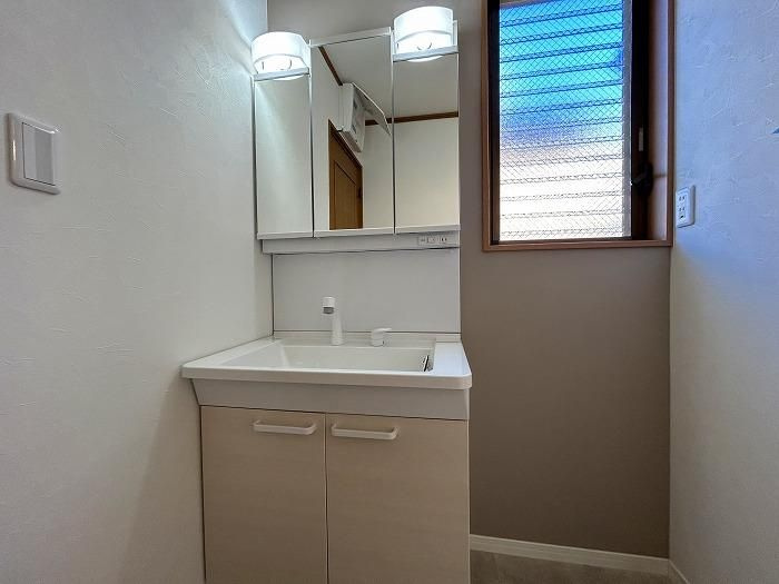 東大和市芋窪４丁目の中古一戸建の独立洗面台