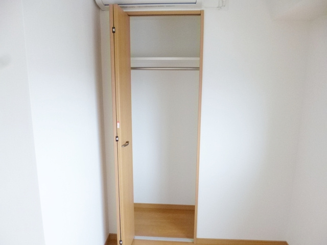 ディアレイシャス王子神谷の収納|お部屋奥にクローゼットありますよ！