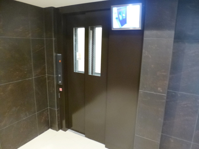 ディアレイシャス王子神谷のその他共用部分|防犯カメラ付きのエレベータです♪