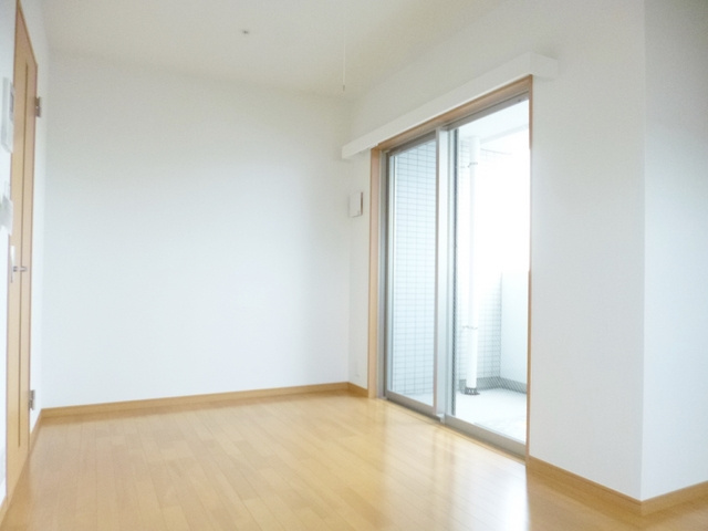 ディアレイシャス王子神谷の寝室|明るい居室です★