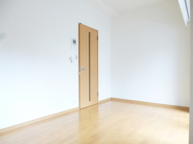 ディアレイシャス王子神谷の洋室|お部屋の奥から玄関を見たところです。