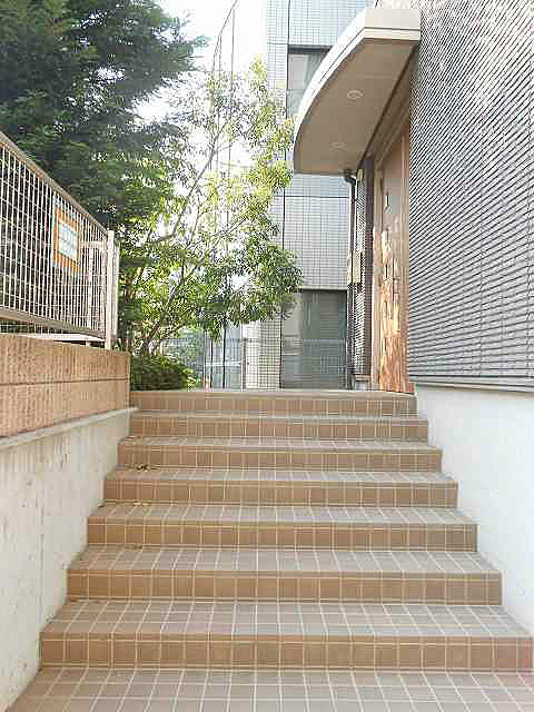 マ・メゾン大倉山のエントランス